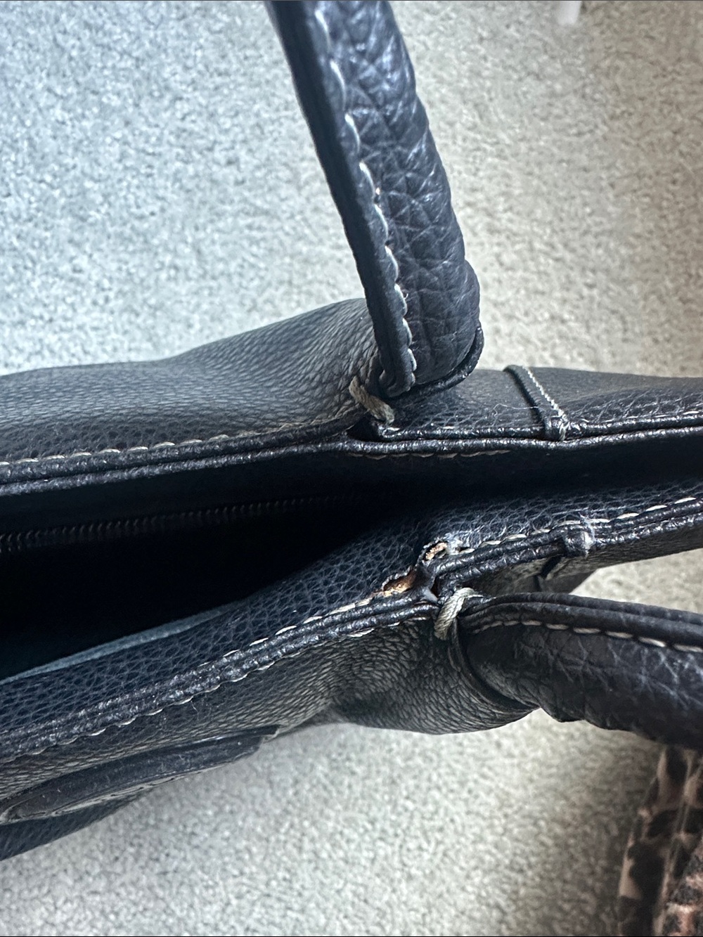 Tod’s Shoulder Bag - Picture 4 of 13